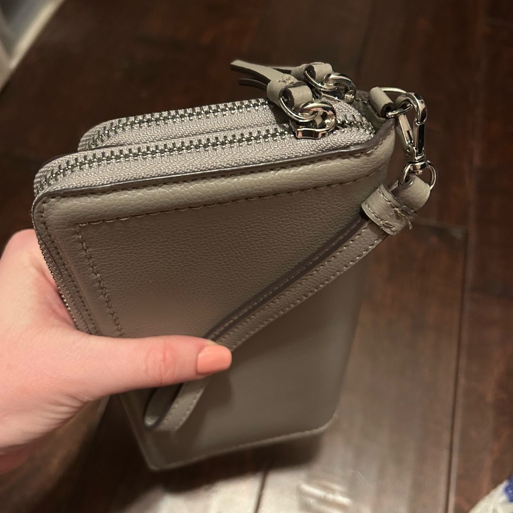 Kate Spade Gray Wallet with Zip-Around Closure - Picture 4 of 11